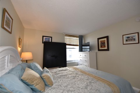 Condo in Pompano Beach, Florida, 2 bedrooms  № 924016 - photo 17