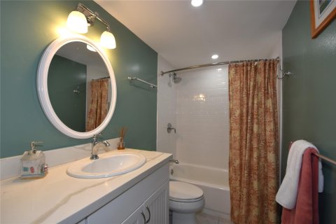 Condo in Pompano Beach, Florida, 2 bedrooms  № 924016 - photo 15