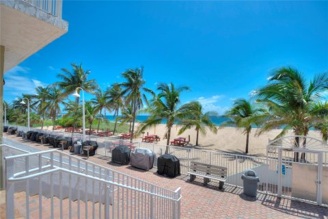 Condo in Pompano Beach, Florida, 2 bedrooms  № 924016 - photo 10