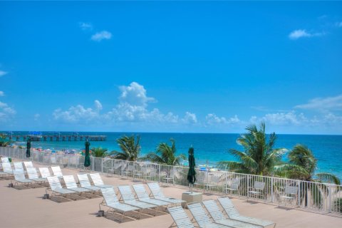 Condo in Pompano Beach, Florida, 2 bedrooms  № 924016 - photo 11