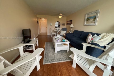 Condo in Sunrise, Florida, 1 bedroom  № 874231 - photo 6