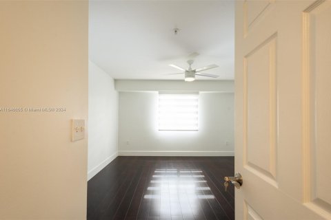 Touwnhouse à vendre à Aventura, Floride: 1 chambre, 79.8 m2 № 1329529 - photo 11