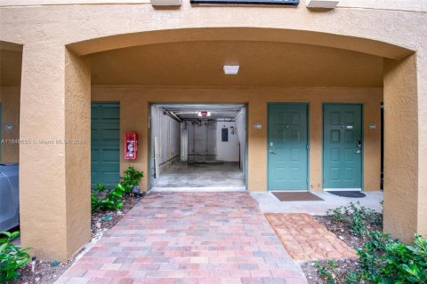 Touwnhouse à vendre à Aventura, Floride: 1 chambre, 79.8 m2 № 1329529 - photo 3