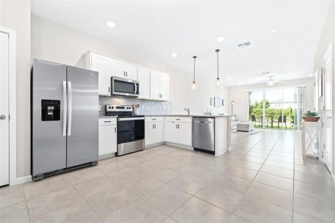 Townhouse in WESLEY RESERVE AT CHAPEL CROSSINGS in Wesley Chapel, Florida 3 bedrooms, 163.69 sq.m. № 1352757 - photo 6