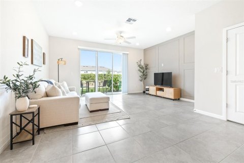 Townhouse in WESLEY RESERVE AT CHAPEL CROSSINGS in Wesley Chapel, Florida 3 bedrooms, 163.69 sq.m. № 1352757 - photo 20