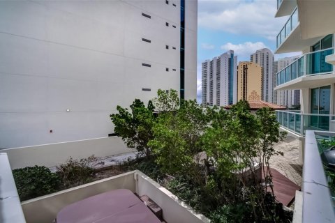 Condo in Sunny Isles Beach, Florida, 3 bedrooms  № 1139450 - photo 16