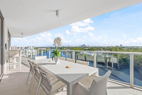 Condo in Fort Lauderdale, Florida, 3 bedrooms  № 1418290 - photo 2