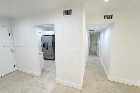 Copropriété à vendre à Lauderdale Lakes, Floride: 2 chambres, 102.19 m2 № 680338 - photo 18