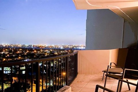 Condominio en alquiler en Riviera Beach, Florida, 2 dormitorios, 133.04 m2 № 802853 - foto 4