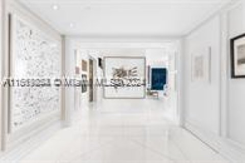 Condominio en venta en Bal Harbour, Florida, 6 dormitorios, 542.18 m2 № 1388230 - foto 3