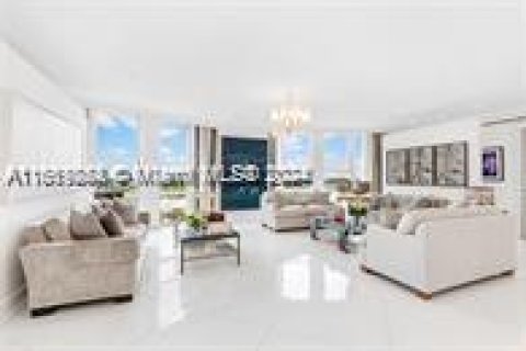 Condominio en venta en Bal Harbour, Florida, 6 dormitorios, 542.18 m2 № 1388230 - foto 10