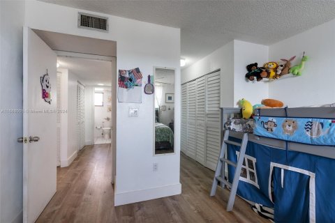 Condo in Miami Beach, Florida, 2 bedrooms  № 1423762 - photo 15