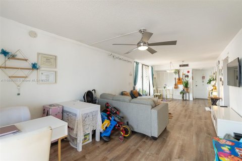 Condo in Miami Beach, Florida, 2 bedrooms  № 1423762 - photo 9