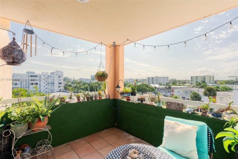 Condo in Miami Beach, Florida, 2 bedrooms  № 1423762 - photo 8