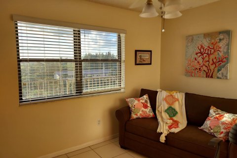 Condo in Hutchinson Island South, Florida, 2 bedrooms  № 878714 - photo 6