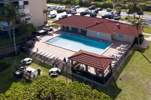 Copropriété à vendre à Hutchinson Island South, Floride: 2 chambres, 97.83 m2 № 878714 - photo 1