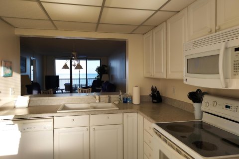 Condo in Hutchinson Island South, Florida, 2 bedrooms  № 878714 - photo 18