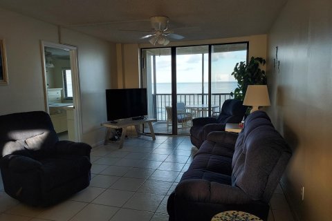 Condo in Hutchinson Island South, Florida, 2 bedrooms  № 878714 - photo 20