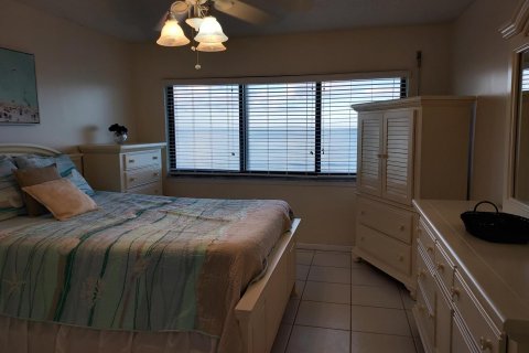 Condo in Hutchinson Island South, Florida, 2 bedrooms  № 878714 - photo 14