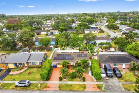 Villa ou maison à vendre à North Lauderdale, Floride: 4 chambres, 131.09 m2 № 1155595 - photo 13