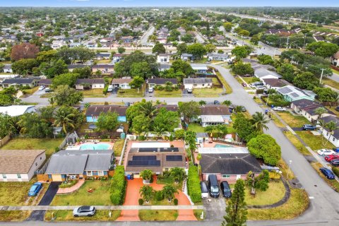 Villa ou maison à vendre à North Lauderdale, Floride: 4 chambres, 131.09 m2 № 1155595 - photo 11
