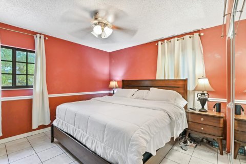 Купить виллу или дом в Норт-Лодердейл, Флорида 4 спальни, 131.09м2, № 1155595 - фото 25