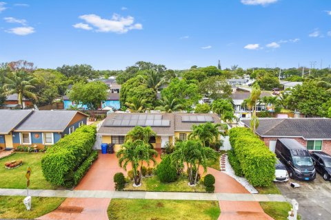 Villa ou maison à vendre à North Lauderdale, Floride: 4 chambres, 131.09 m2 № 1155595 - photo 15
