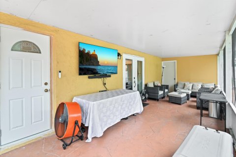 Villa ou maison à vendre à North Lauderdale, Floride: 4 chambres, 131.09 m2 № 1155595 - photo 22