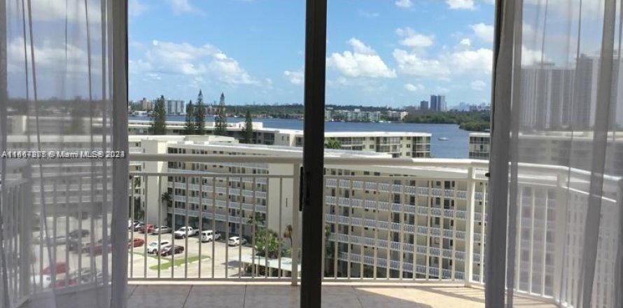 Condo in Aventura, Florida, 1 bedroom  № 1387931