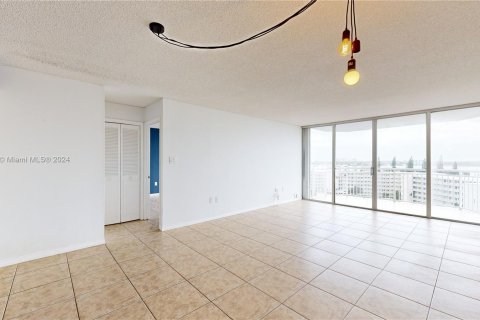 Copropriété à vendre à Aventura, Floride: 1 chambre, 93.37 m2 № 1387931 - photo 8