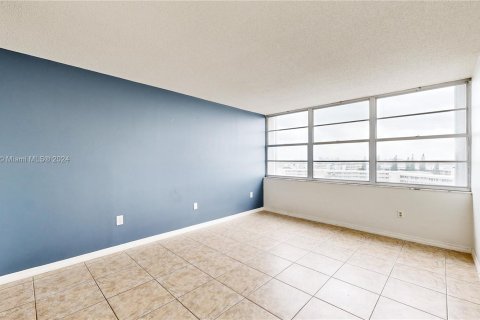 Copropriété à vendre à Aventura, Floride: 1 chambre, 93.37 m2 № 1387931 - photo 12