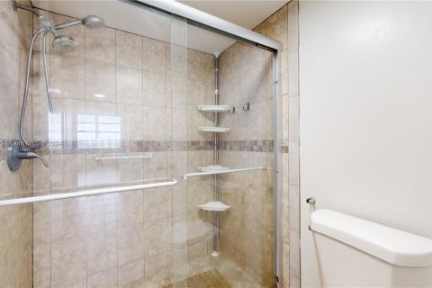 Condo in Aventura, Florida, 1 bedroom  № 1387931 - photo 17