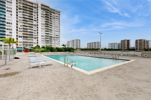 Condominio en venta en Aventura, Florida, 1 dormitorio, 93.37 m2 № 1387931 - foto 22