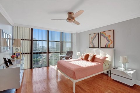 Condo in Aventura, Florida, 3 bedrooms  № 1387932 - photo 10