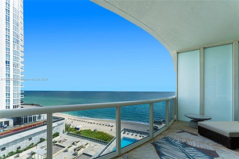 Condo in Sunny Isles Beach, Florida, 3 bedrooms  № 1387933 - photo 19