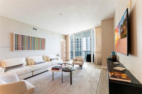 Condo in Sunny Isles Beach, Florida, 3 bedrooms  № 1387933 - photo 1