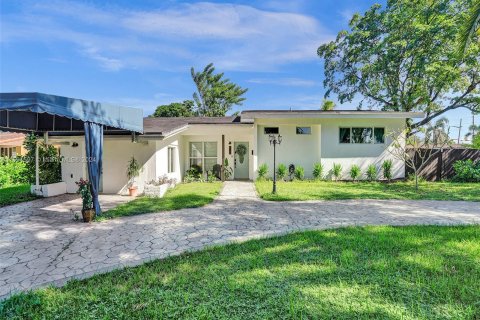 Villa ou maison à vendre à Hollywood, Floride: 3 chambres, 160.54 m2 № 1188333 - photo 12