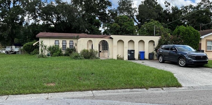 House in Tampa, Florida 3 bedrooms, 149.85 sq.m. № 1376497