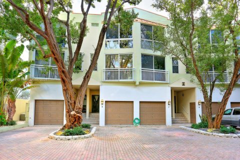 Townhouse in Miami Beach, Florida 3 bedrooms, 120.77 sq.m. № 1360444 - photo 2