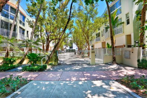 Adosado en venta en Miami Beach, Florida, 3 dormitorios, 120.77 m2 № 1360444 - foto 1