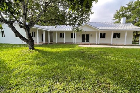 Villa ou maison à vendre à Palmetto Bay, Floride: 4 chambres, 280.94 m2 № 1360445 - photo 1