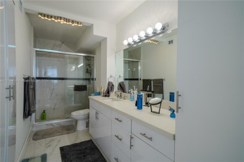 Condominio en venta en Miami Beach, Florida, 1 dormitorio, 93.83 m2 № 1013883 - foto 9