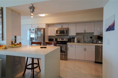 Condominio en venta en Miami Beach, Florida, 1 dormitorio, 93.83 m2 № 1013883 - foto 3