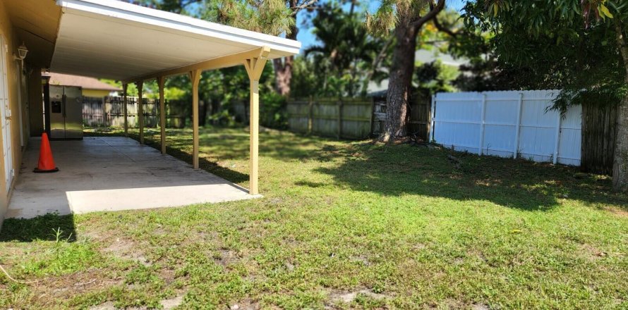 House in West Palm Beach, Florida 3 bedrooms, 143.26 sq.m. № 545666