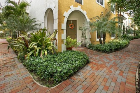 Townhouse in Pembroke Pines, Florida 3 bedrooms, 161.19 sq.m. № 1145972 - photo 2