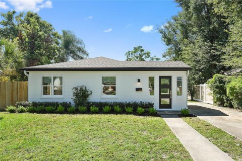 House in Winter Park, Florida 3 bedrooms, 89.19 sq.m. № 1390292 - photo 1