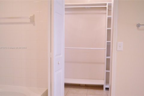 Copropriété à vendre à Aventura, Floride: 2 chambres, 100.06 m2 № 1391995 - photo 16