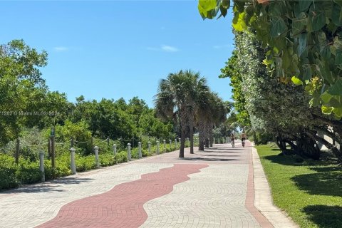 Copropriété à vendre à Miami Beach, Floride: 2 chambres, 97.36 m2 № 1391996 - photo 22