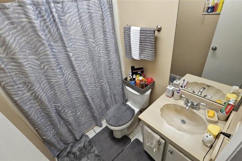 Condo in Lauderhill, Florida, 3 bedrooms  № 1120842 - photo 6