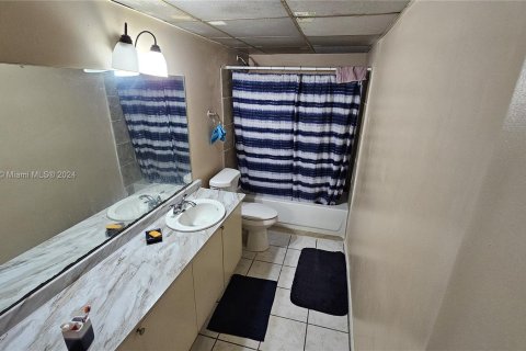 Condo in Lauderhill, Florida, 3 bedrooms  № 1120842 - photo 5